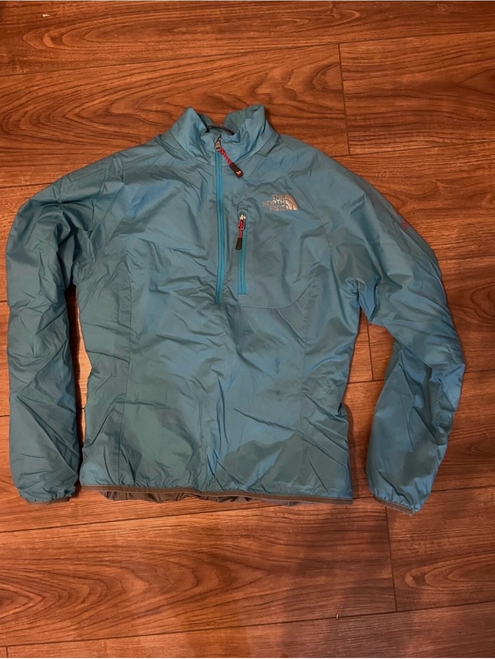 Ladies North Face Lightly Insulated Pullover - EUC - size Small